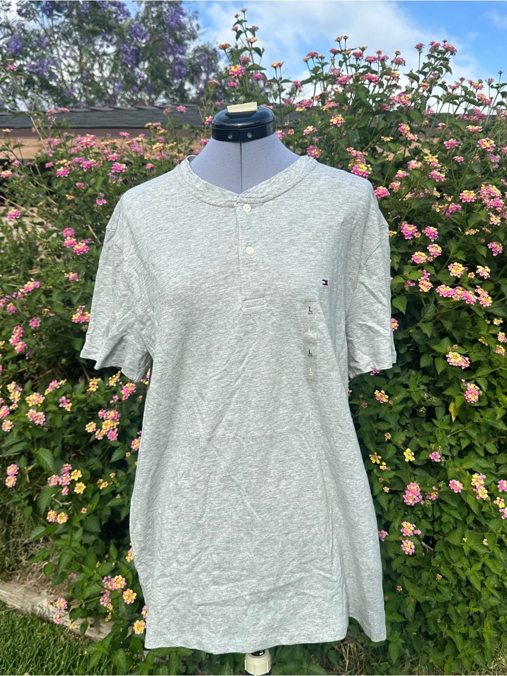 Tommy Hilfiger Light Gray Short Sleeve Henley Polo Size Large Casual Fit